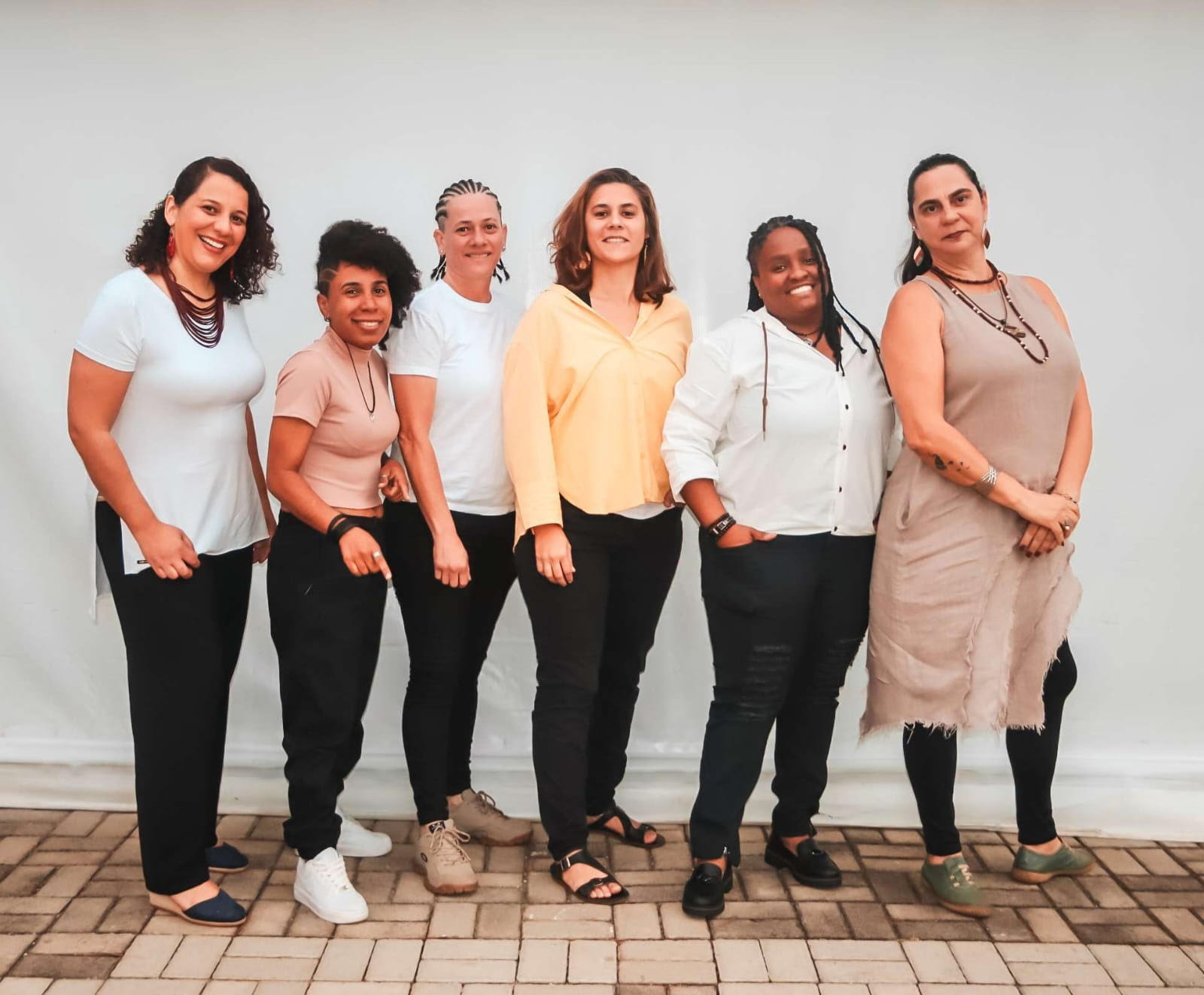 Repertório lembra trajetória de nomes como Clementina de Jesus, Jovelina Pérola Negra e Dona Ivone Lara.