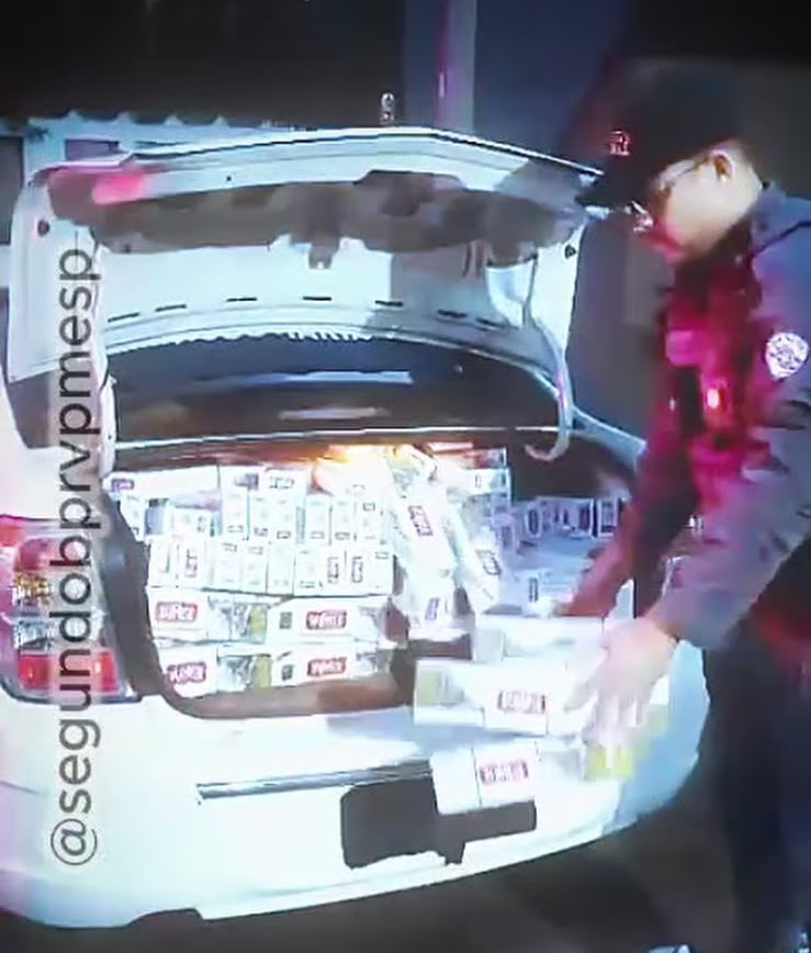 Motorista que conduzia o veículo foi preso.