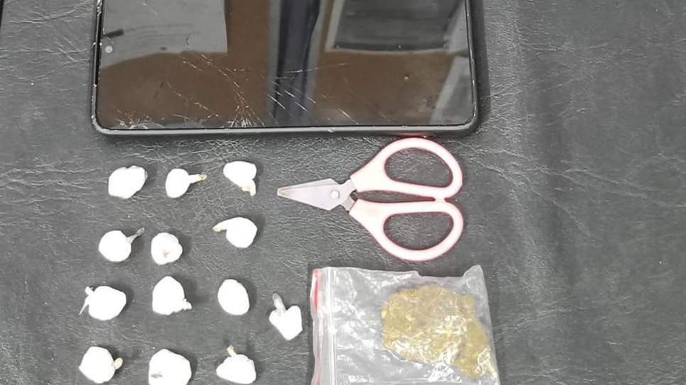 Jovem, de 18 anos, foi abordado pela PM na Rua Antônio Marinho.
