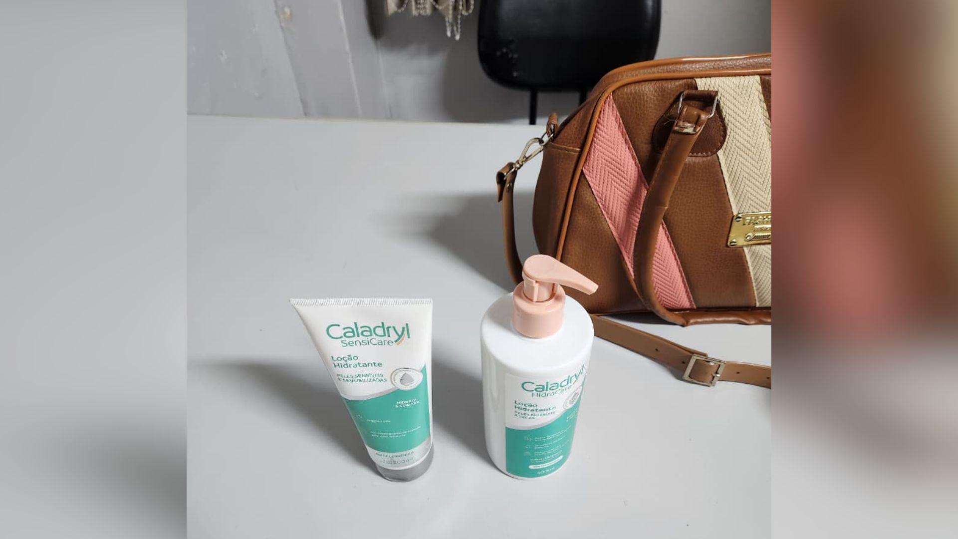 Envolvido usava uma bolsa feminina e tentou se esconder em uma escada.